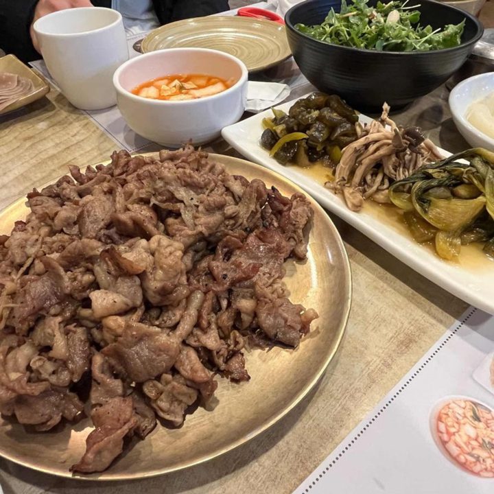 광릉한옥집, 평양냉면, 숯불구이, 한식당, 가족 모임 장소